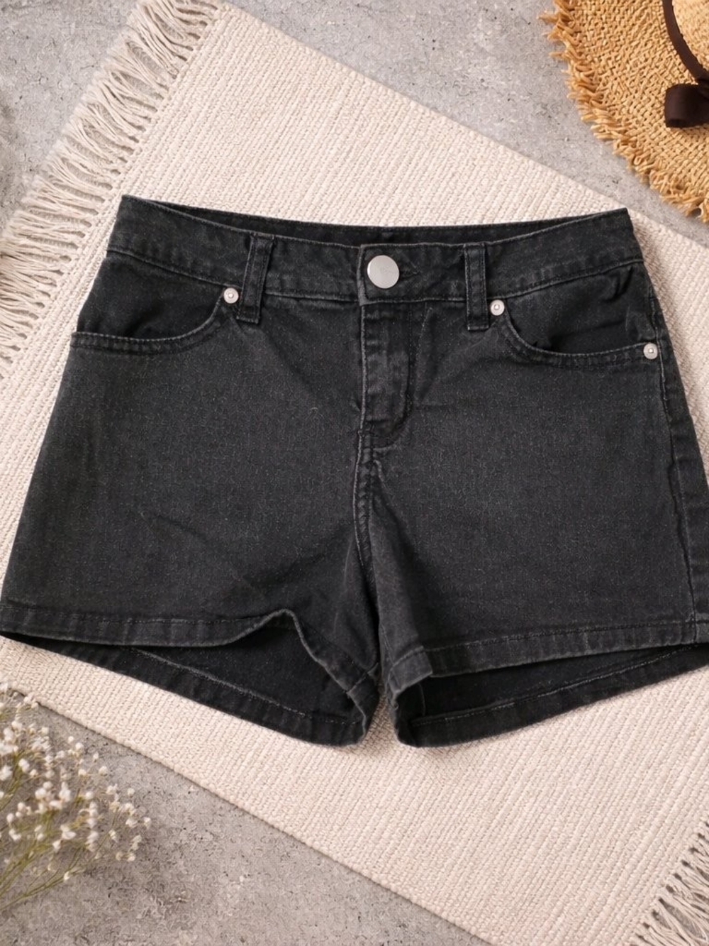 Vintage Jordache Y2K Black Denim Low-Rise Stretch Micro Shorts Size 7/8 (28" W)